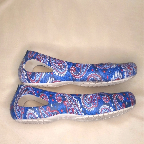 Crocs X Vera Bradley Kadee Paisley Slip On Coastal Marine Blue Ballet Flats 10 - Picture 6 of 7